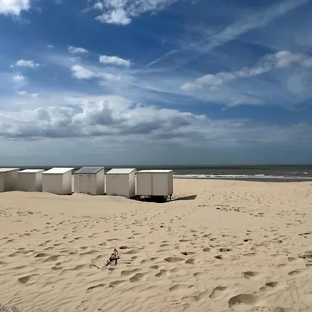 In By The Sea Wall, Cleaning Included Lägenhet