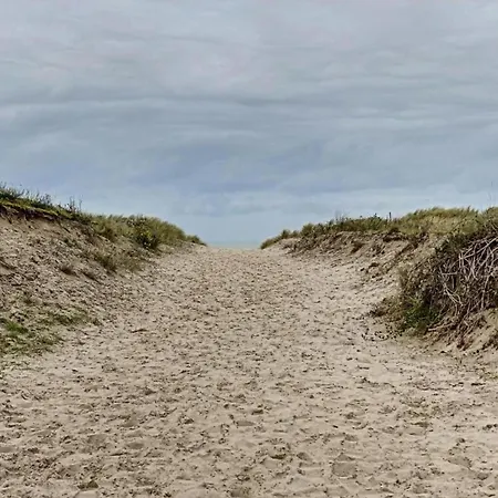 In By The Sea Wall, Cleaning Included Nieuwpoort
