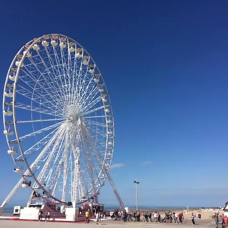 In By The Sea Wall, Cleaning Included Nieuwpoort